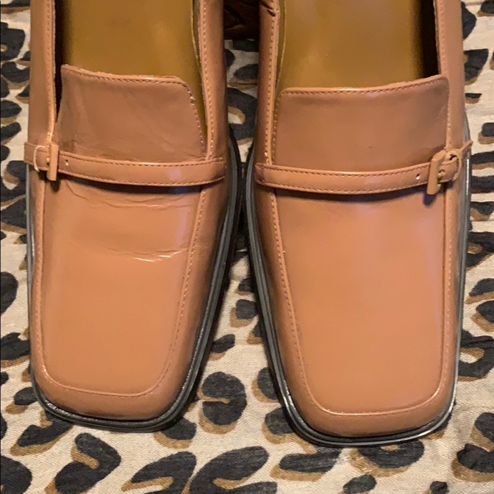 Shoe - Picture 2 of 9